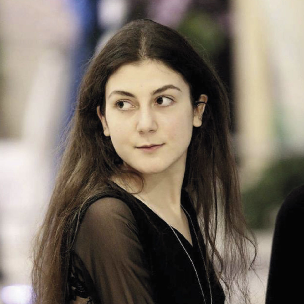 Olivia de Rosa Photo 01 1024x1024 1