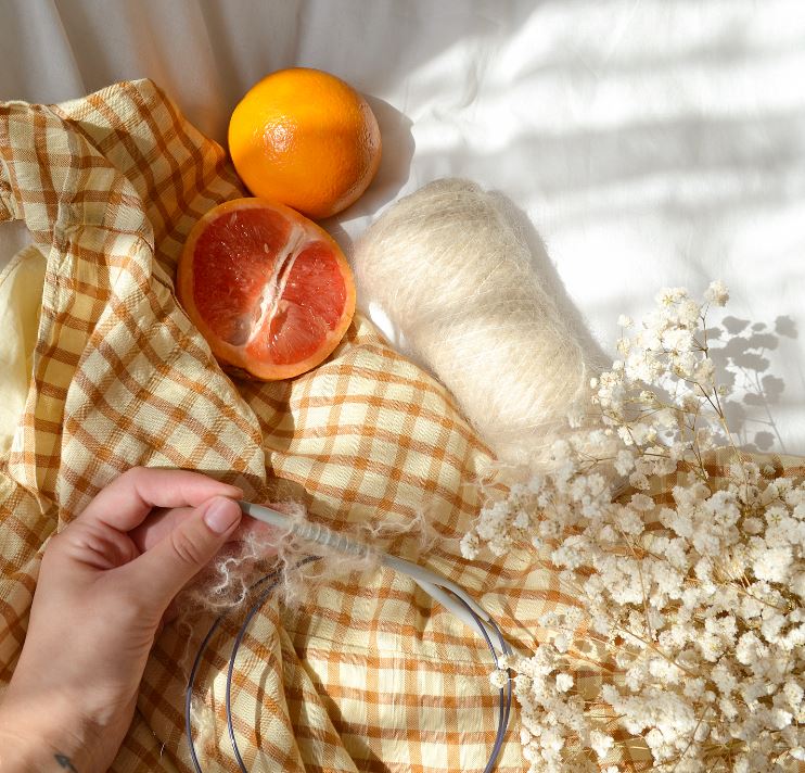 arancia e mani arancia e mani