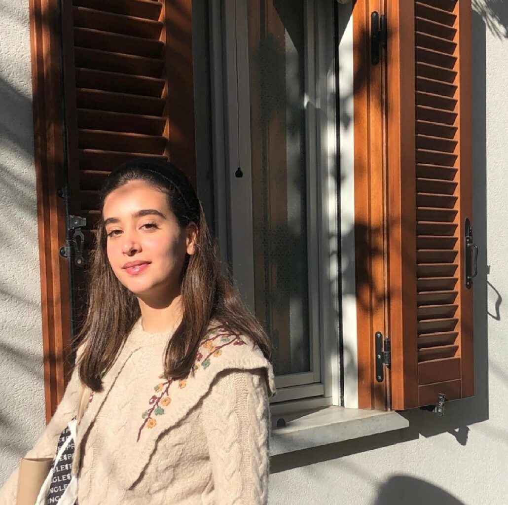 MELANIE BANAS face portrait photo